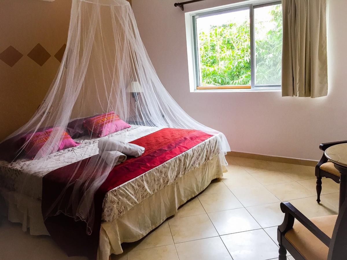 Esquina De La Felicidad De Playacar Bed & Breakfast ปลายาเดลการ์เมน ภายนอก รูปภาพ
